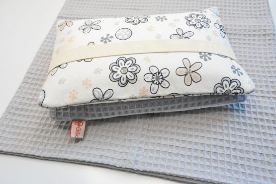 Windeltasche praktisch graue Blumen
