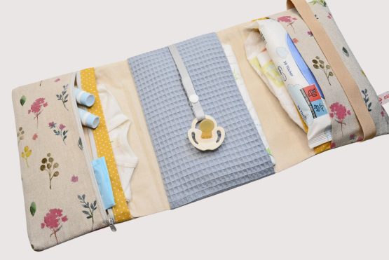 Windeltasche 3 Seiten Blumen
