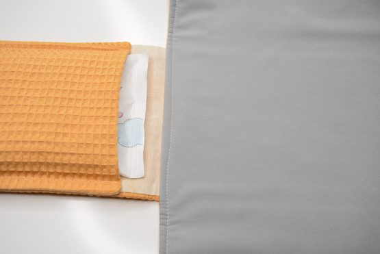 2 in 1 Windeltasche Waffelstoff senf. Wickelunterlage mit Fächern